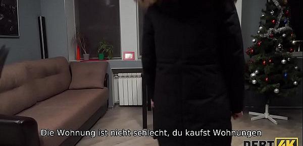 DEBT4k. Das arme Küken will mit dem teuren Auto, warum sie genagelt wird